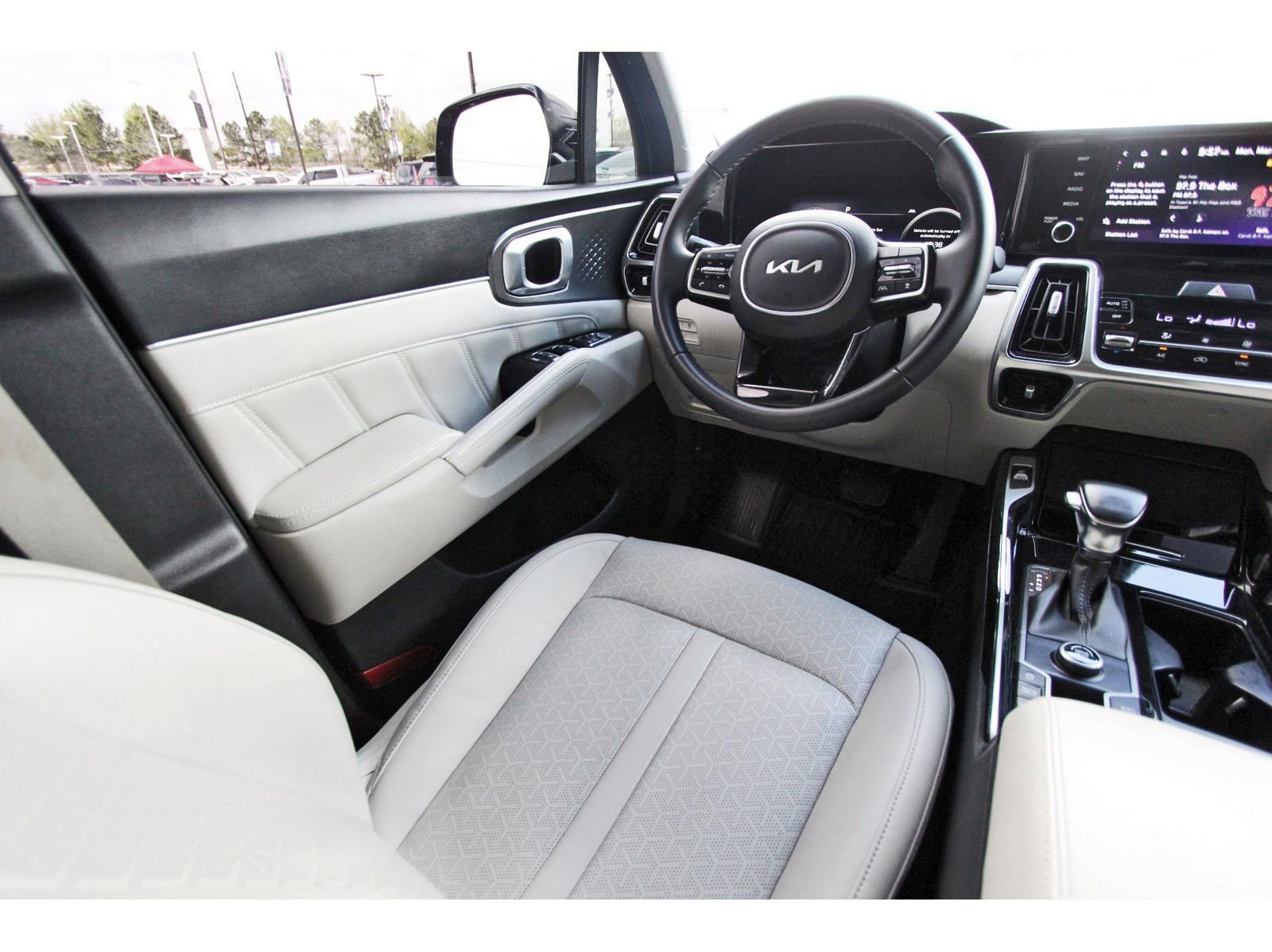 Used 2023 Kia Sorento SX image 11