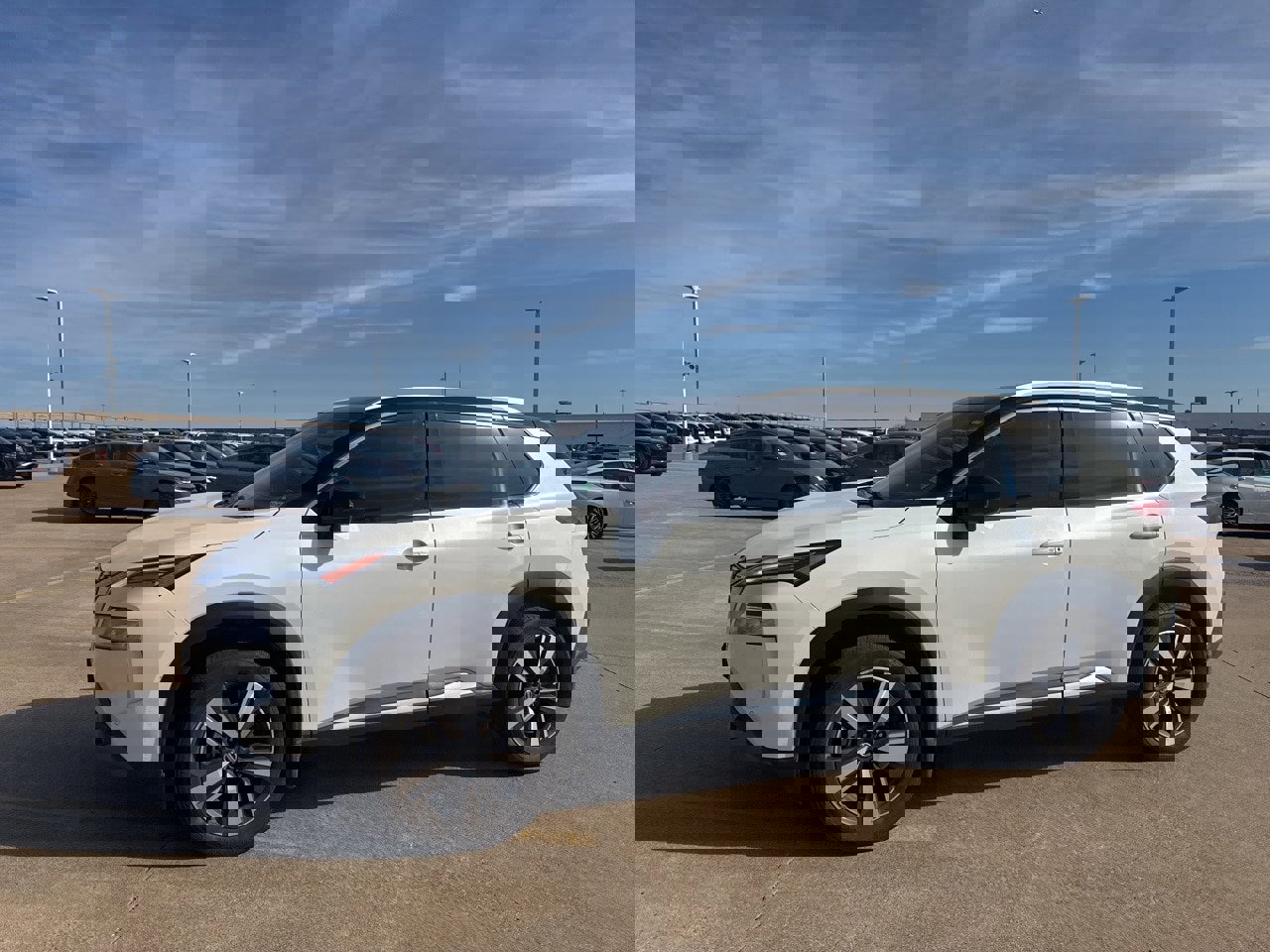 Used 2021 Nissan Rogue SL w/ Premium Package image 9