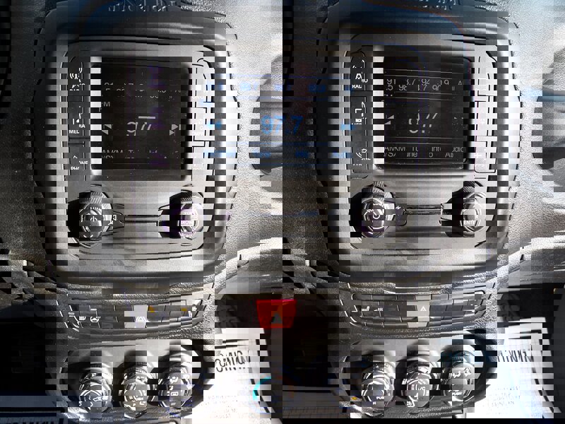 Used 2016 Jeep Renegade Latitude w/ Cold Weather Group image 13