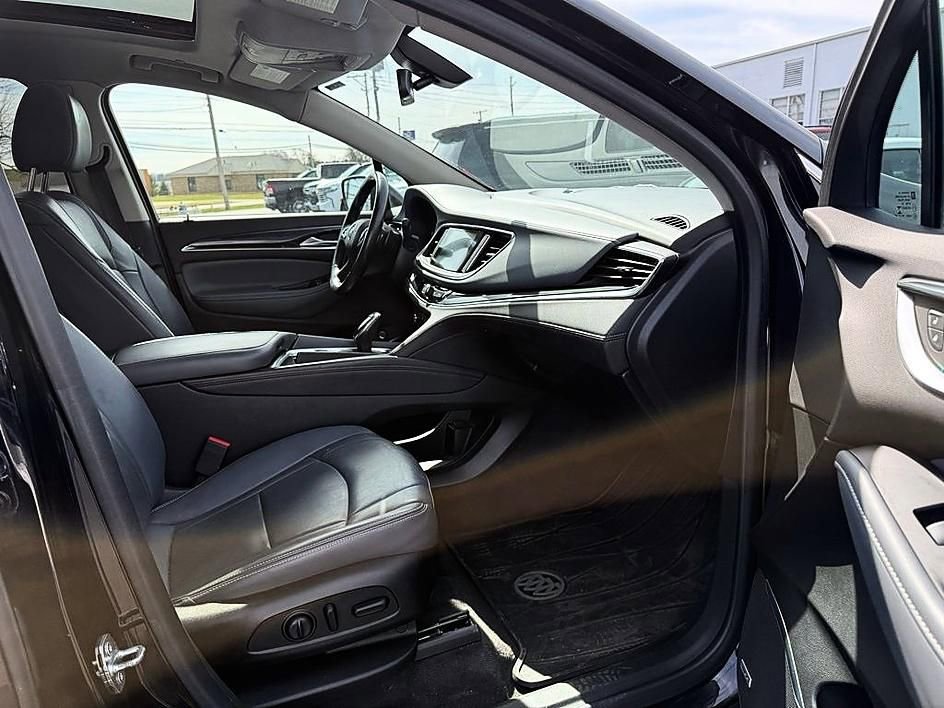 Used 2020 Buick Enclave Essence w/ Sound and Sites Package image 13