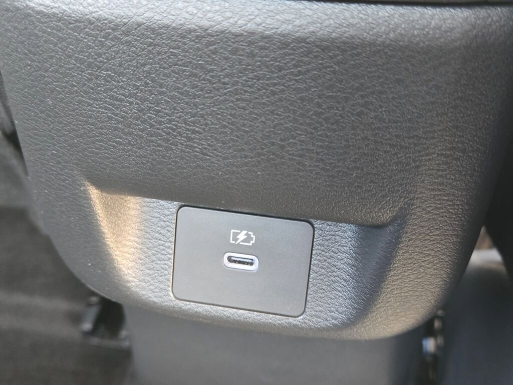 Used 2025 Nissan Versa SV w/ Trunk Package image 9