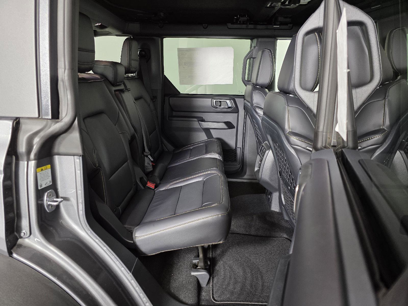 Used 2025 Ford Bronco Badlands image 18