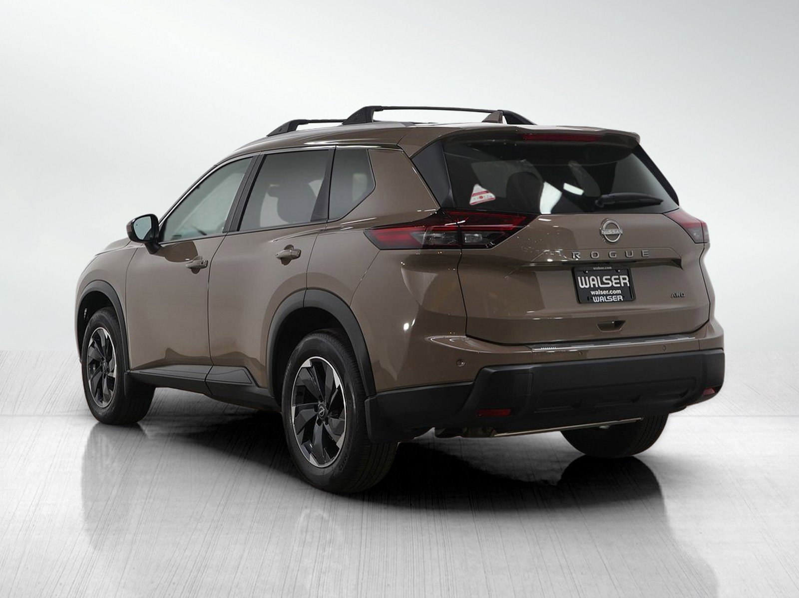 Used 2025 Nissan Rogue SV w/ SV Premium Package image 3