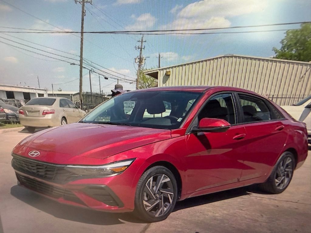 Used 2025 Hyundai Elantra Limited image 1