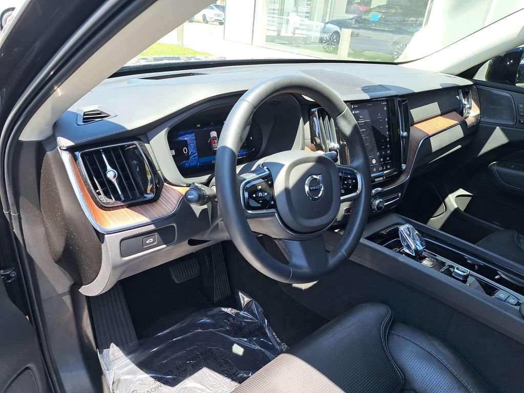 Used 2024 Volvo XC60 B5 Ultimate AWD/4WD image 8