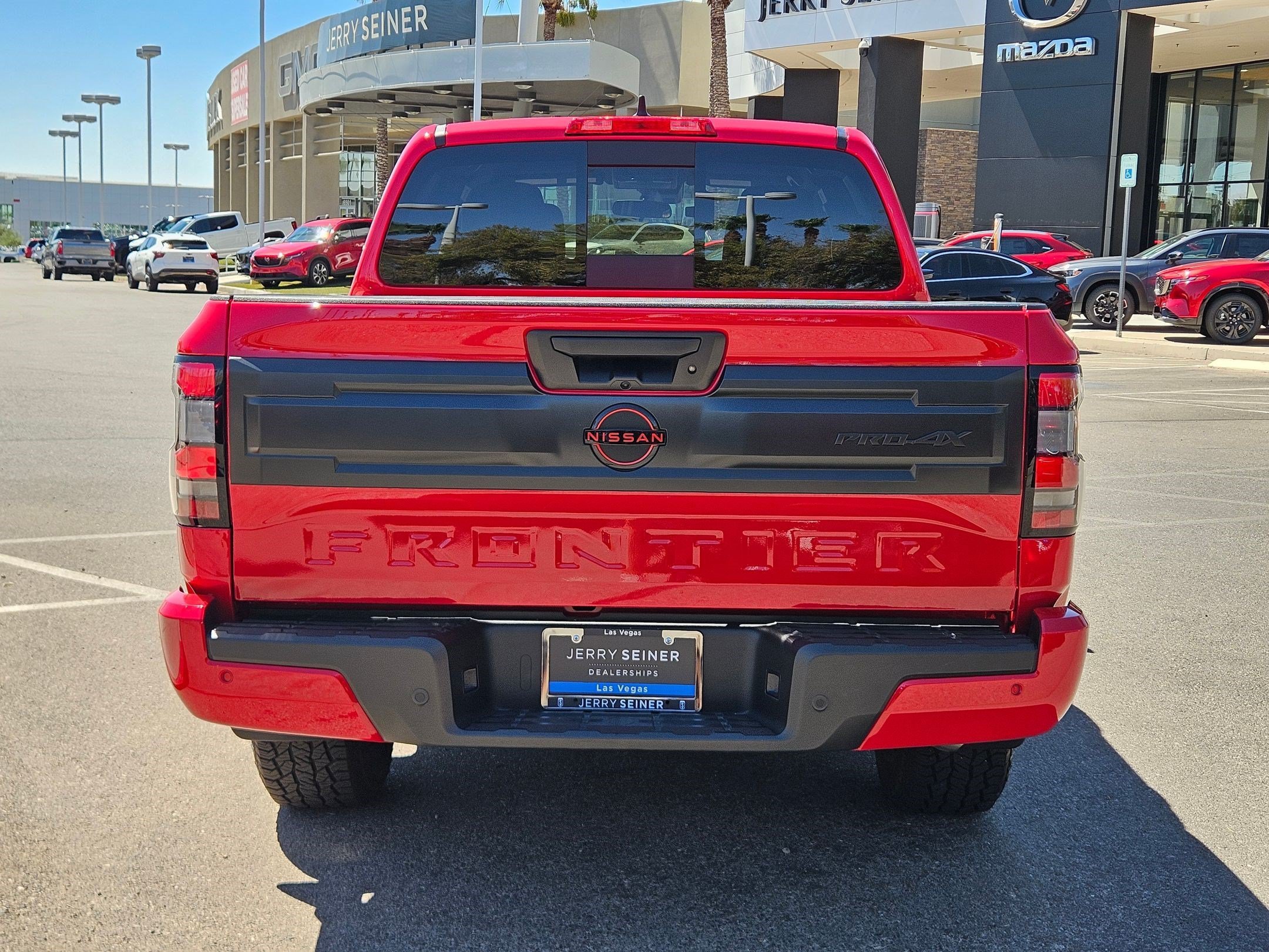Used 2025 Nissan Frontier PRO-4X AWD/4WD image 4