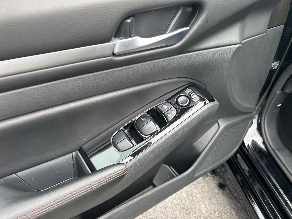 Used 2024 Nissan Altima 2.5 SR image 7