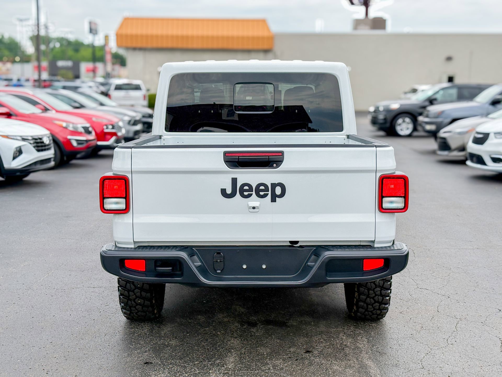 Used 2025 Jeep Gladiator Sport AWD/4WD image 17