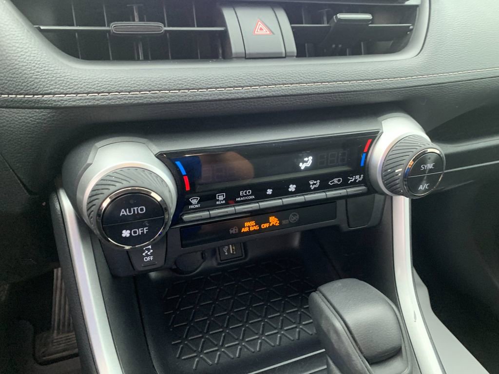 Used 2025 Toyota RAV4 XLE image 23