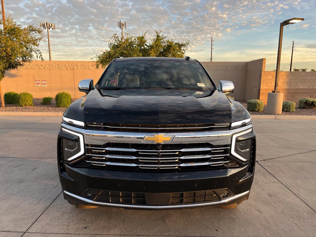 Used 2025 Chevrolet Suburban Premier AWD/4WD image 2