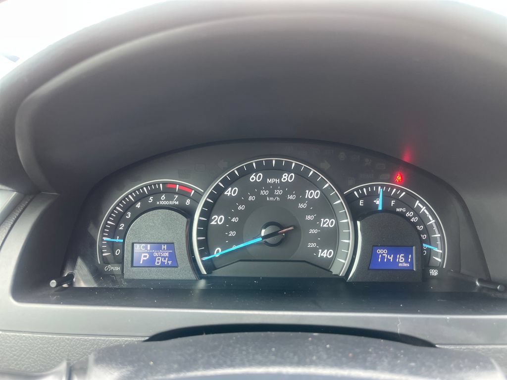 Used 2012 Toyota Camry LE FWD image 12
