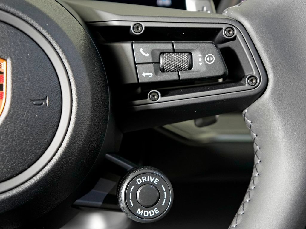 Certified 2026 Porsche Cayenne Coupe AWD/4WD image 25
