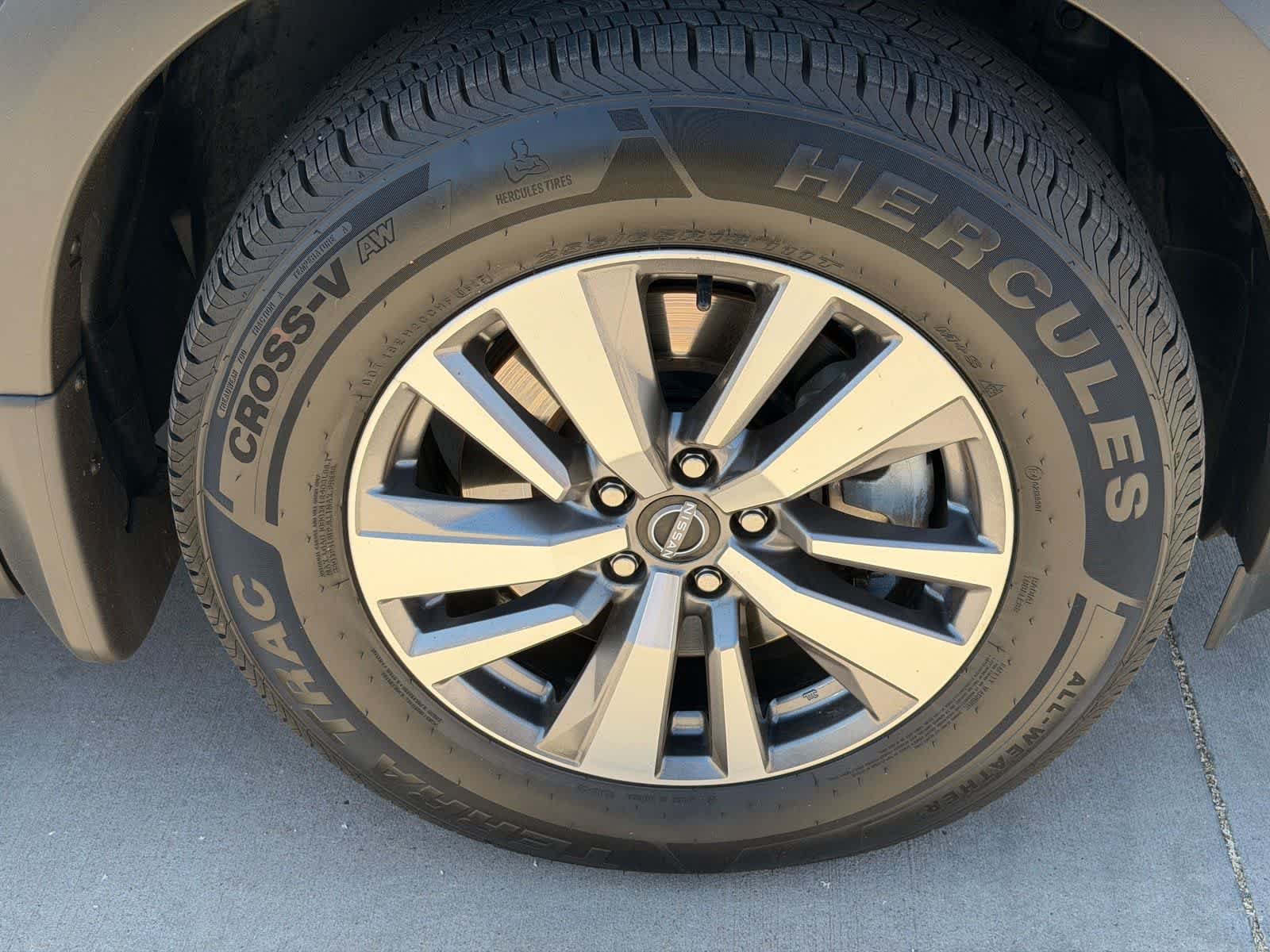 Used 2022 Nissan Pathfinder SL FWD image 8