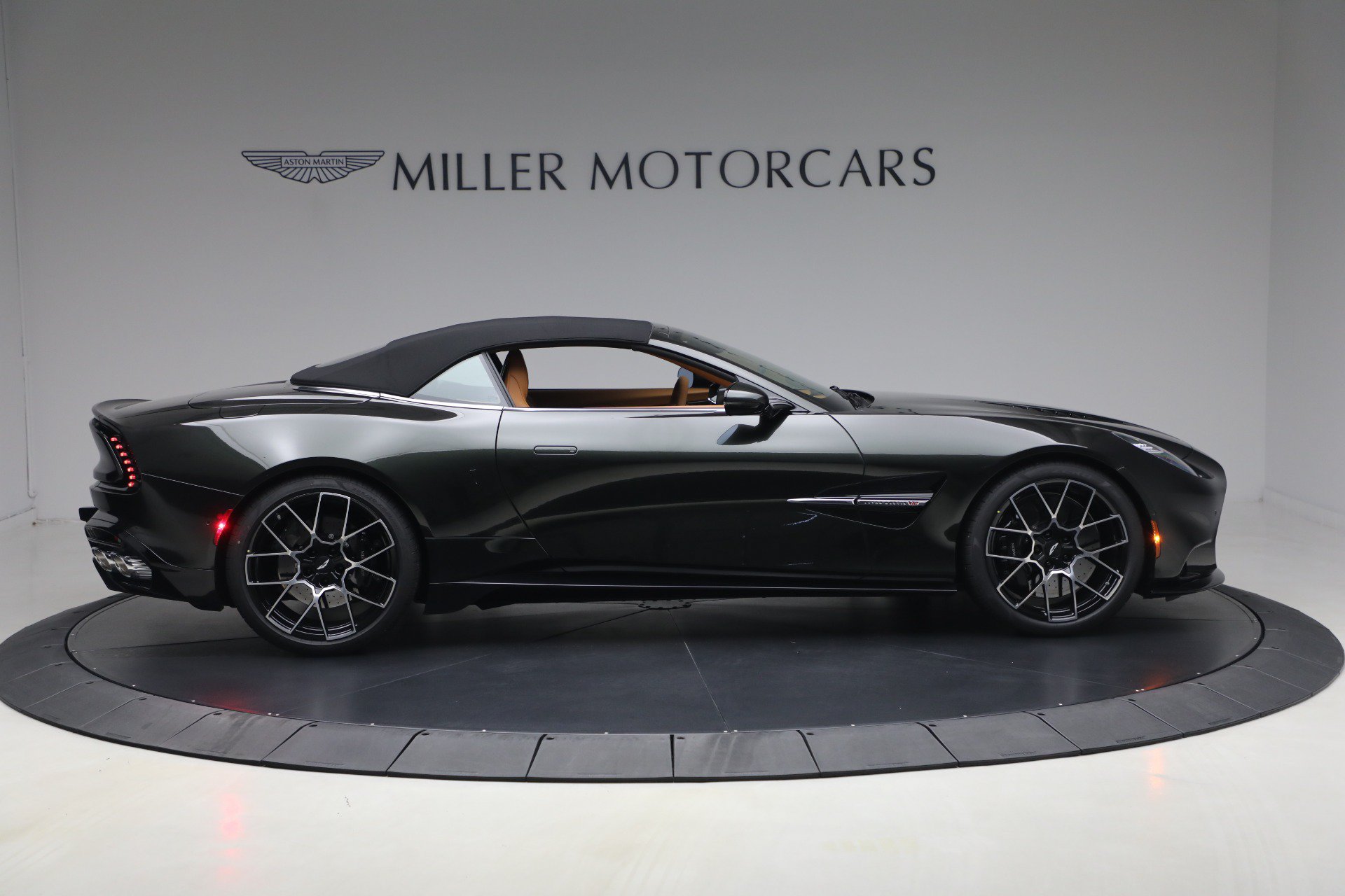New 2026 Aston Martin Vanquish Convertible RWD image 21