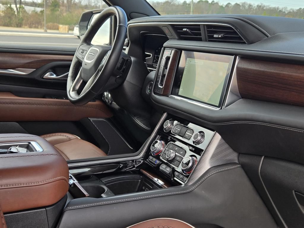 Used 2023 GMC Yukon XL Denali Ultimate AWD/4WD image 10