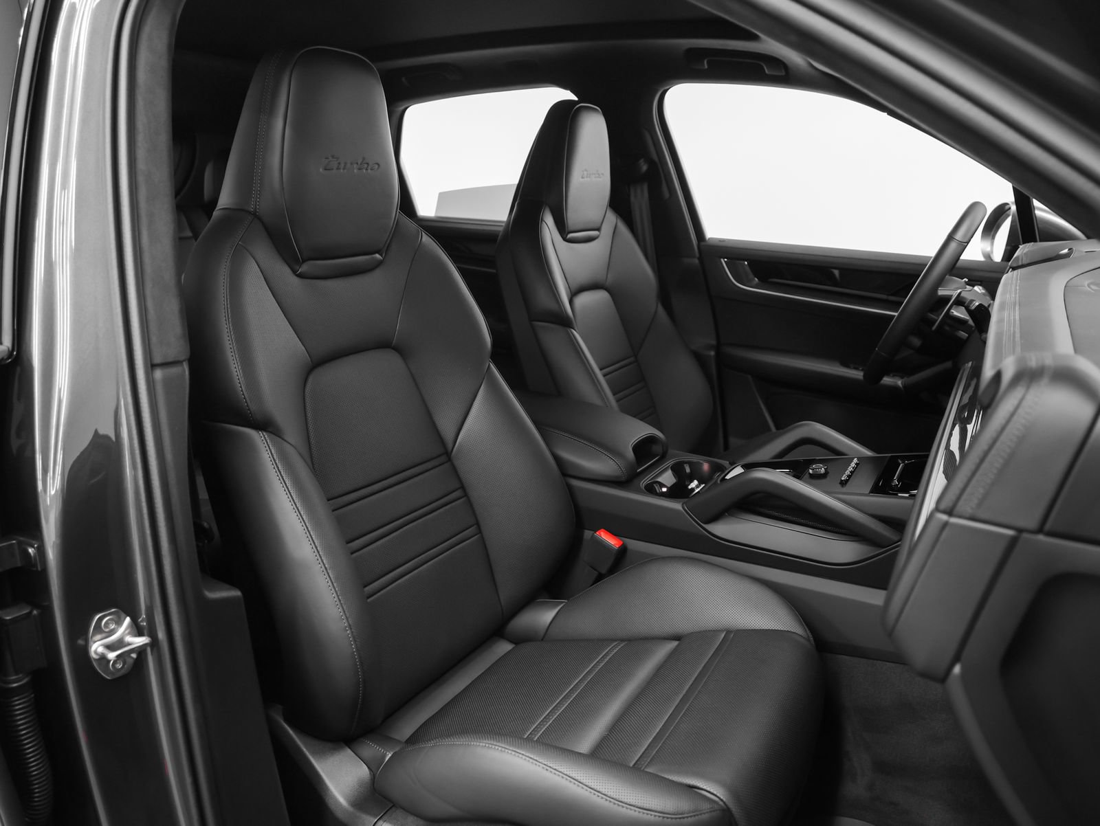 Used 2025 Porsche Cayenne Turbo AWD/4WD image 31