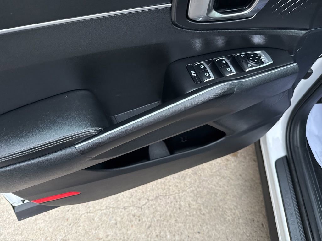 Used 2023 Kia Sorento LX image 11