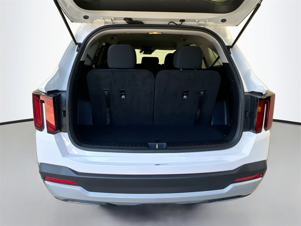 Certified 2024 Kia Sorento LX image 24