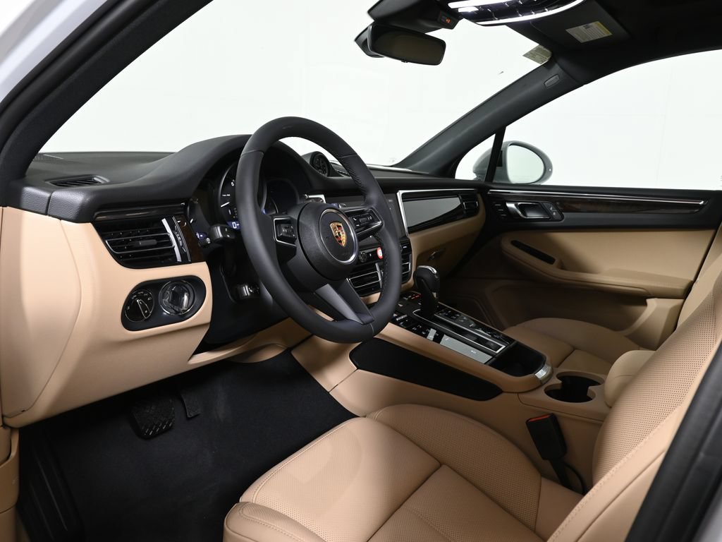 New 2026 Porsche Macan AWD/4WD image 4