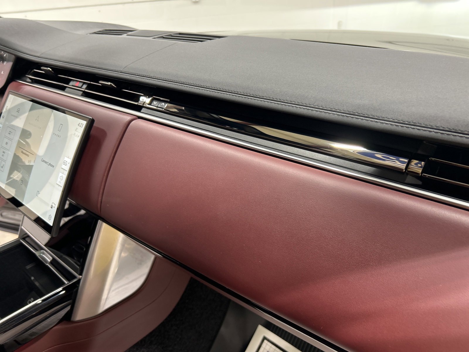 Used 2025 Land Rover Range Rover SE image 24