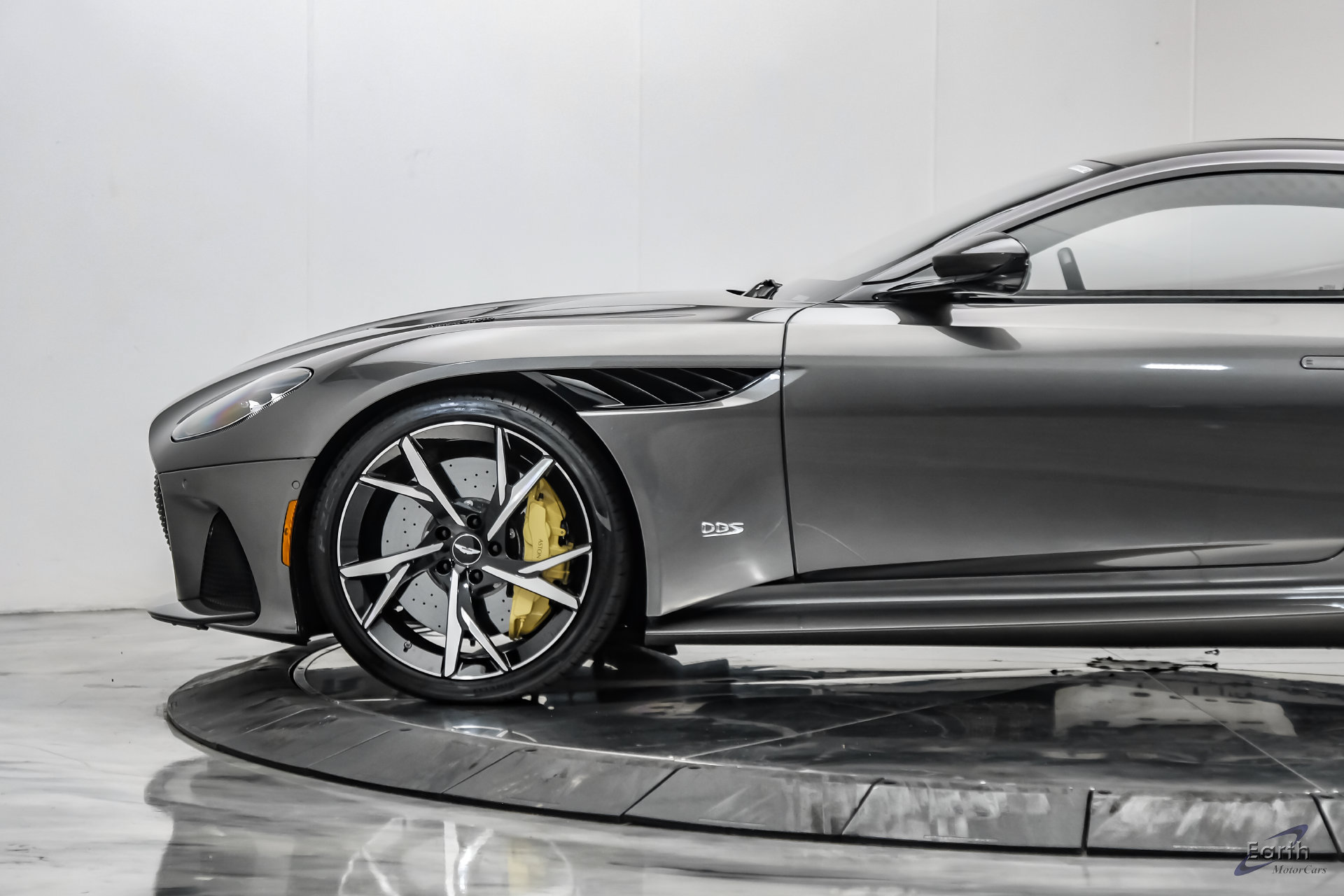 Used 2019 Aston Martin DBS Superleggera RWD image 9