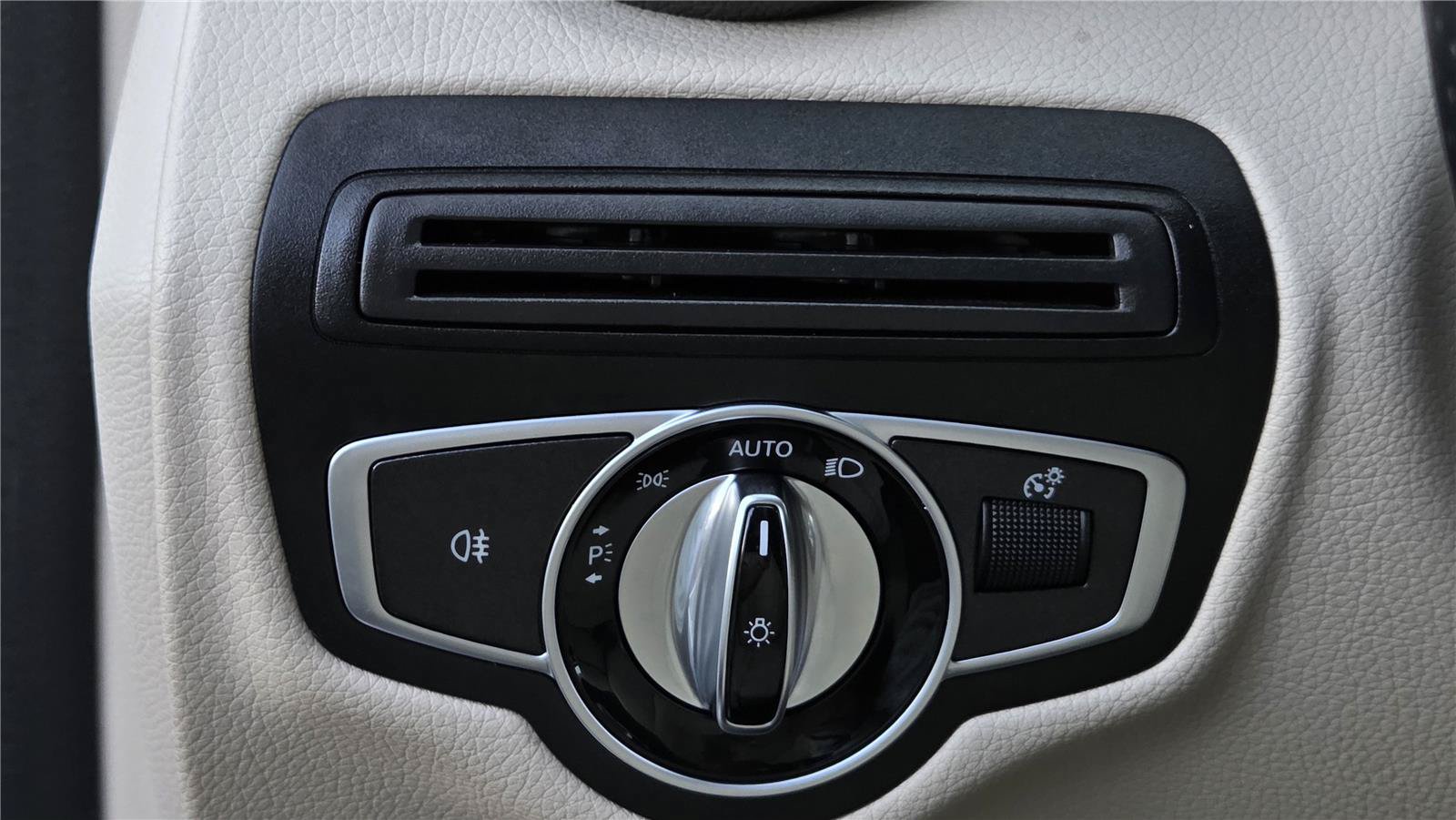 Used 2017 Mercedes-Benz GLC 300 4MATIC image 16