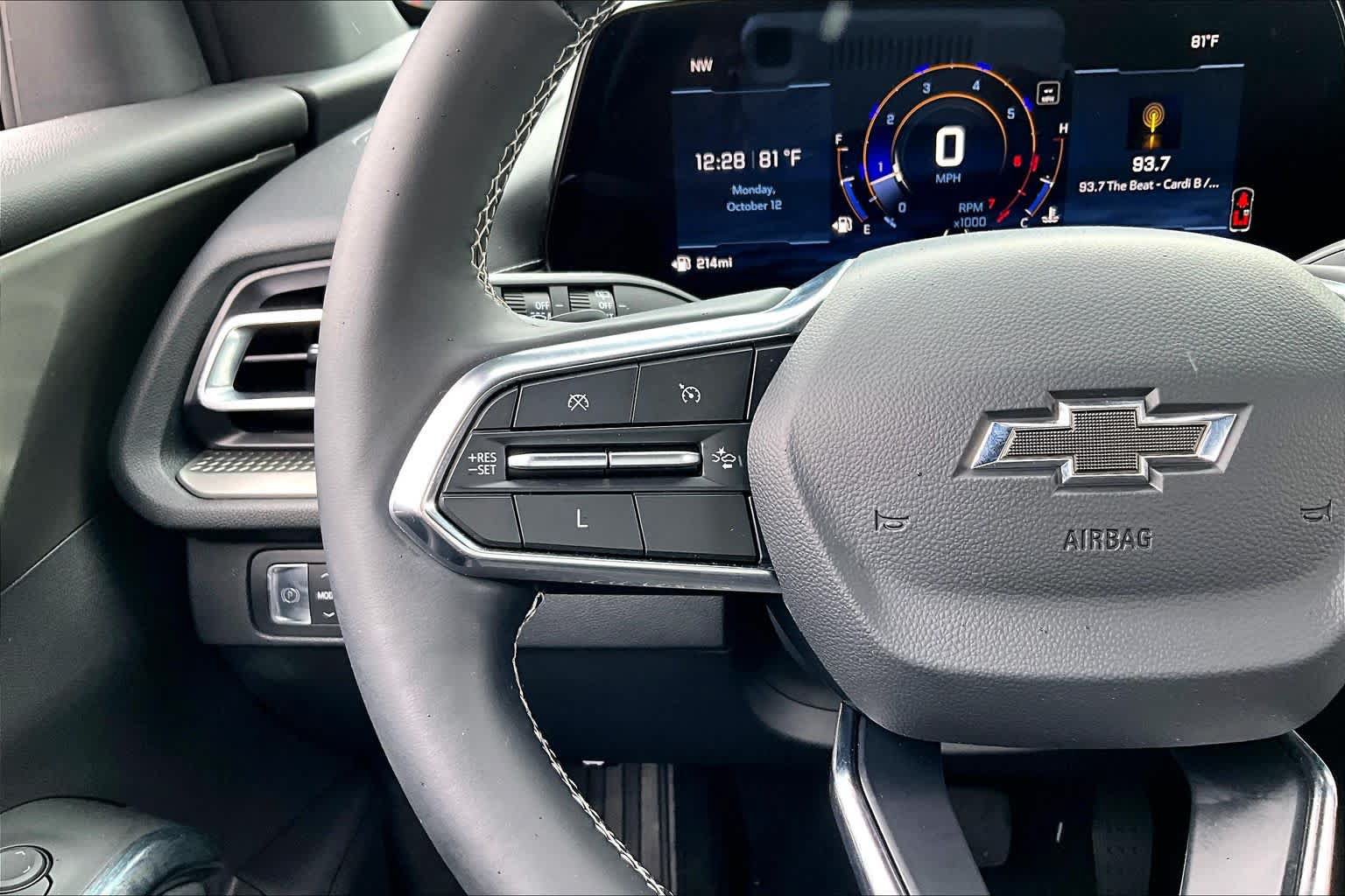Used 2025 Chevrolet Traverse LT w/ Midnight/Sport Edition FWD image 24
