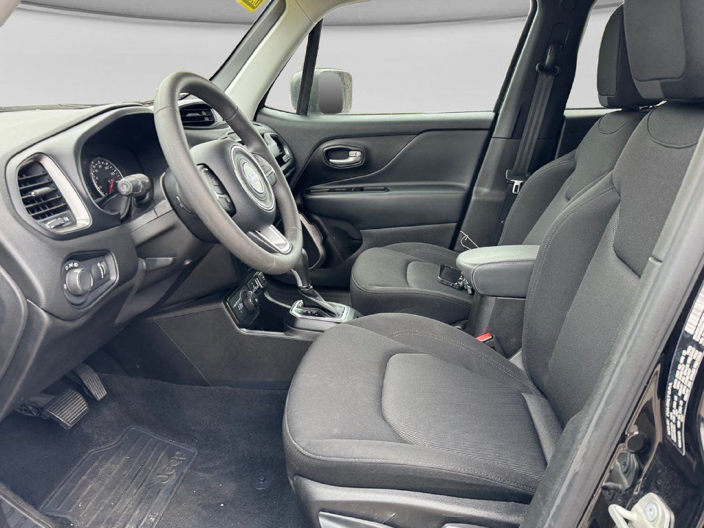 Used 2023 Jeep Renegade Latitude AWD/4WD image 18
