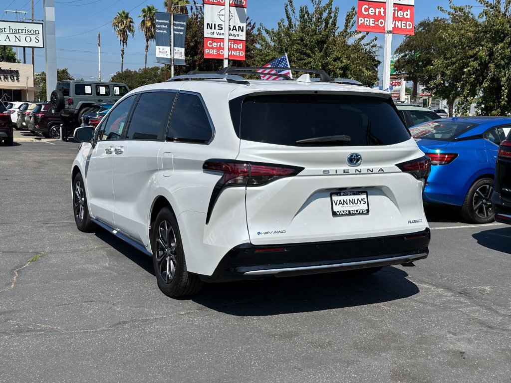 Used 2025 Toyota Sienna Platinum AWD/4WD image 4