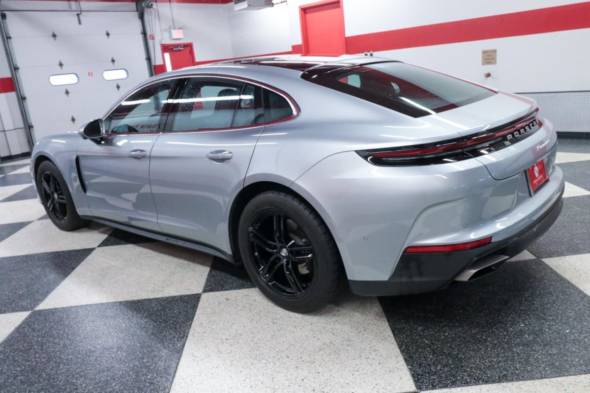 Used 2025 Porsche Panamera image 6