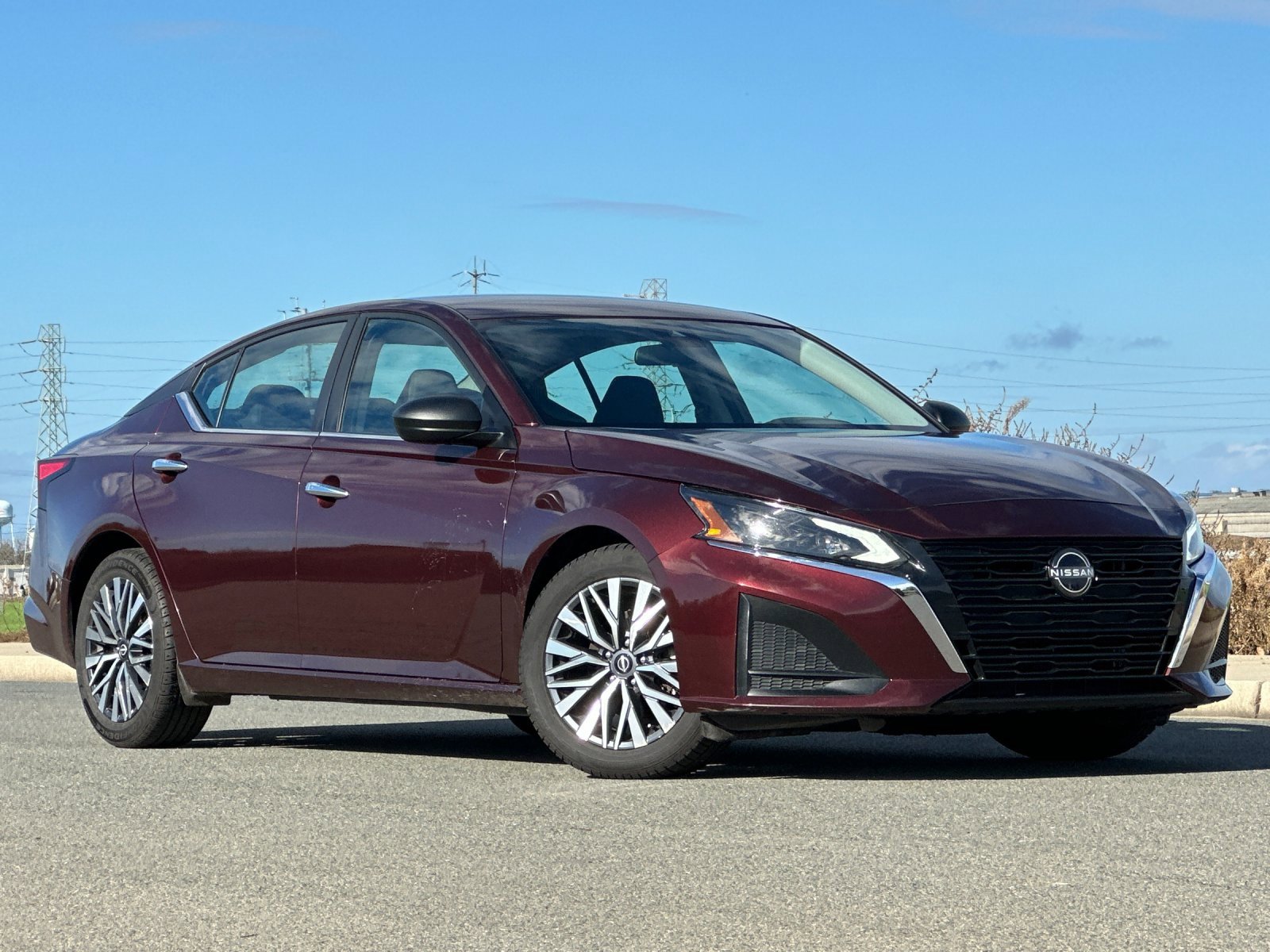 Used 2024 Nissan Altima 2.5 SV image 2