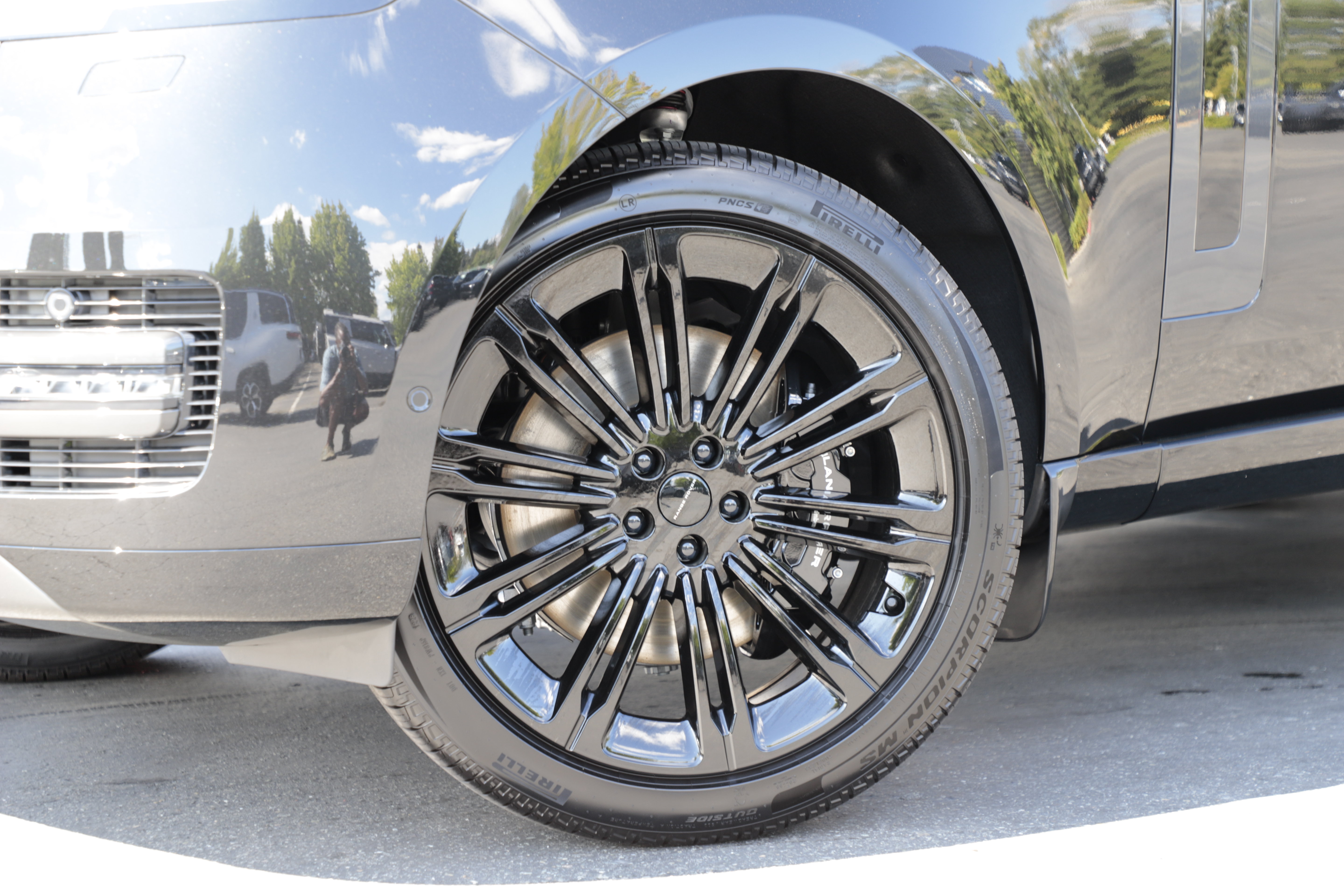 New 2026 Land Rover Range Rover SE AWD/4WD image 2