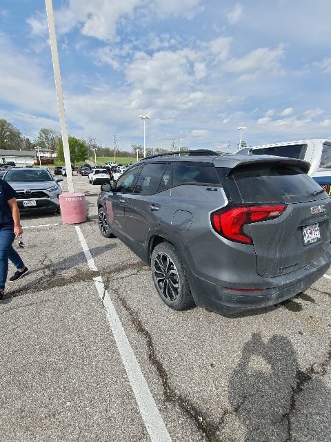 Used 2021 GMC Terrain SLE w/ Driver Convenience Package image 4