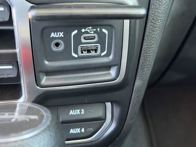 Used 2025 Jeep Gladiator Mojave w/ Convenience Group image 24