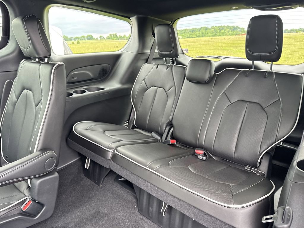 New 2027 Chrysler Pacifica Limited AWD/4WD image 24