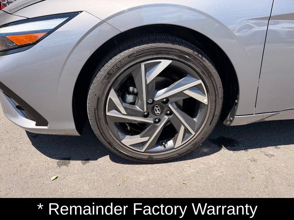 Used 2025 Hyundai Elantra Limited FWD image 9