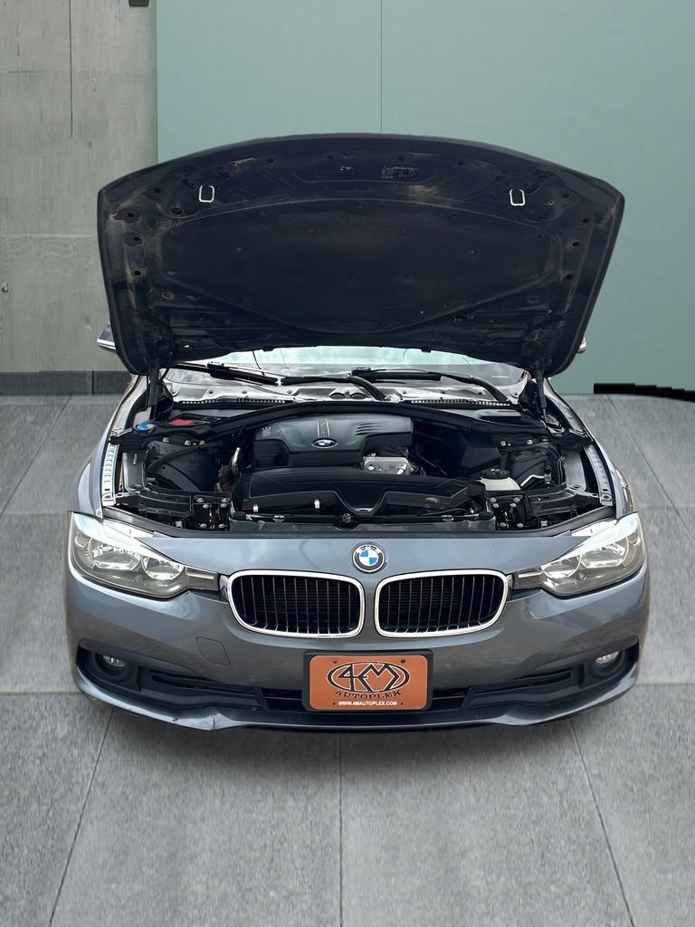 Used 2016 BMW 320i xDrive Sedan AWD/4WD image 9