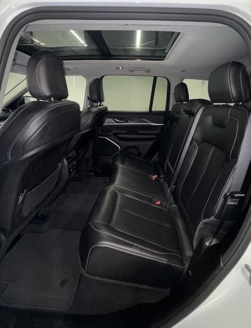 Used 2022 Jeep Grand Cherokee Limited AWD/4WD image 12