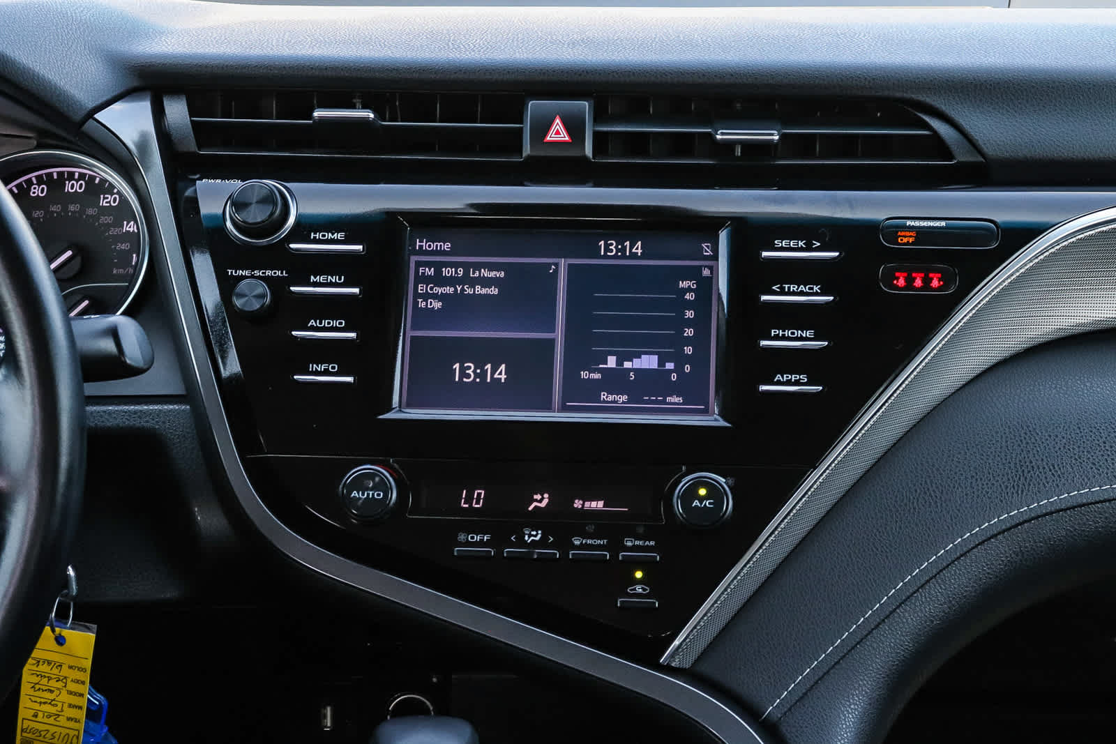 Used 2018 Toyota Camry SE FWD image 17