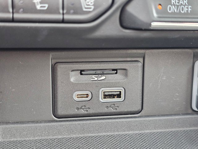 Used 2021 Chevrolet Tahoe High Country image 40