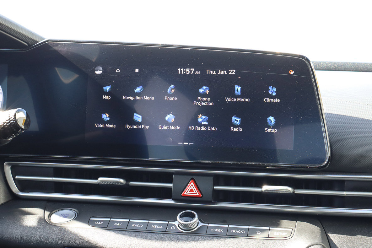 Used 2025 Hyundai Elantra SEL FWD image 21