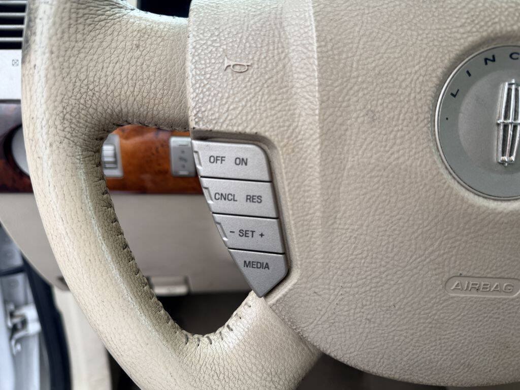 Used 2004 Lincoln Navigator Ultimate AWD/4WD image 17