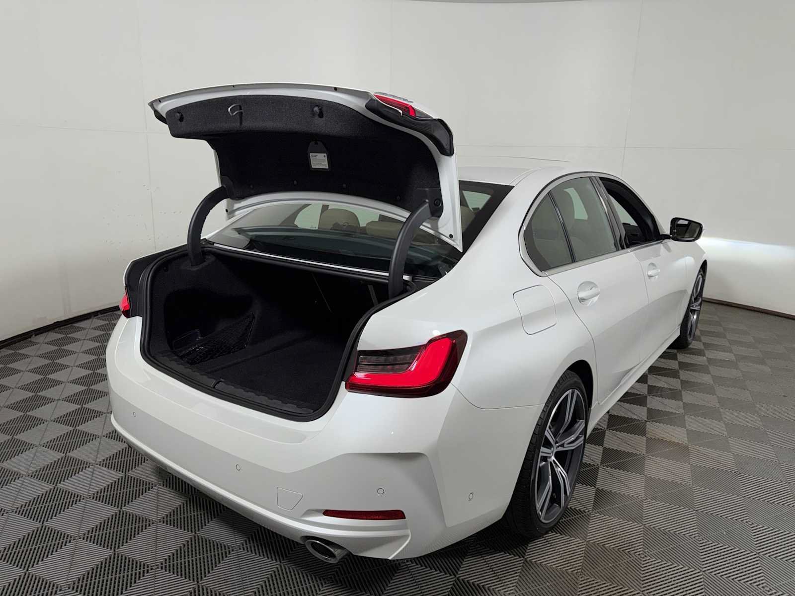 Used 2024 BMW 330i xDrive Sedan w/ Convenience Package AWD/4WD image 23