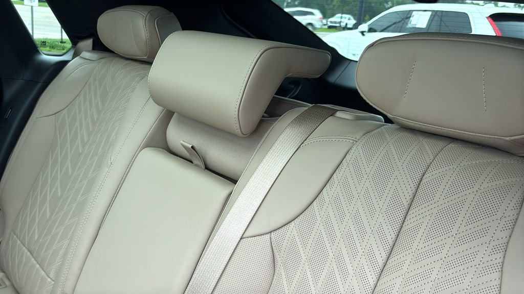 Used 2026 Cadillac Lyriq Signature Luxury w/ Nappa Leather Package AWD/4WD image 12