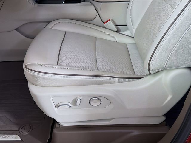 Used 2023 GMC Yukon Denali w/ Advanced Technology Package AWD/4WD image 24