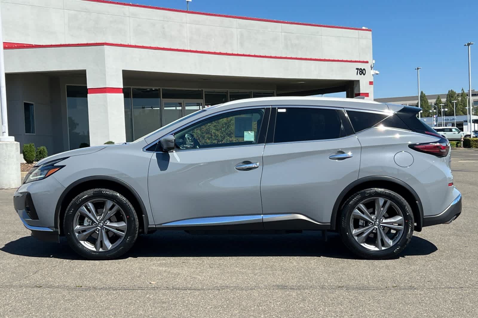 Used 2024 Nissan Murano Platinum w/ Cargo Package FWD image 9