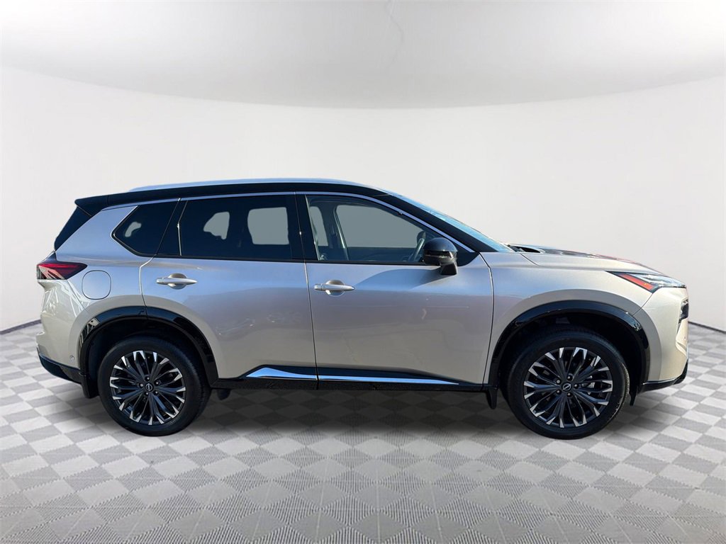 Used 2025 Nissan Rogue Platinum w/ Platinum Premium Package image 4