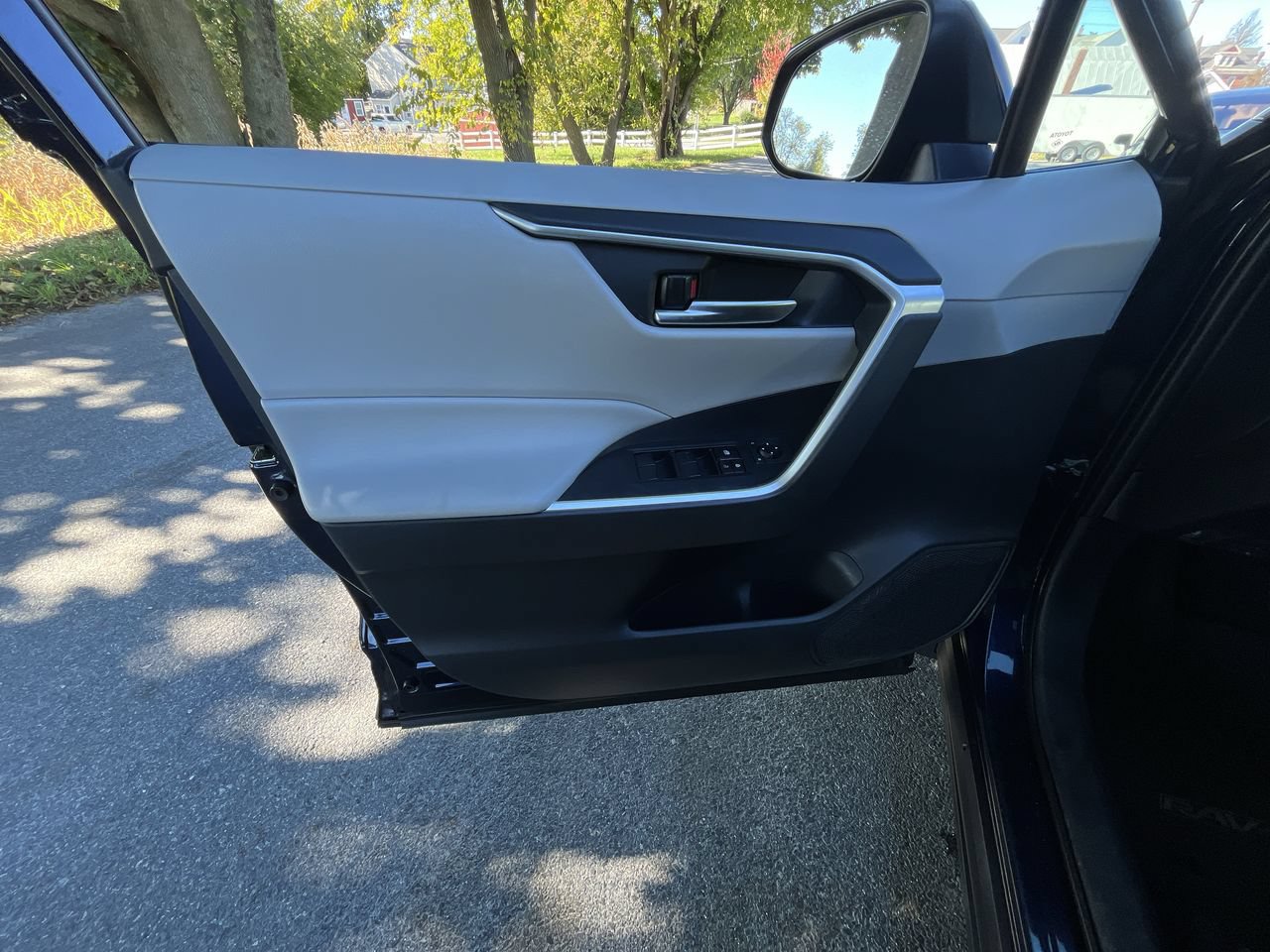 Used 2019 Toyota RAV4 XLE w/ Carpet Mat Package AWD/4WD image 3