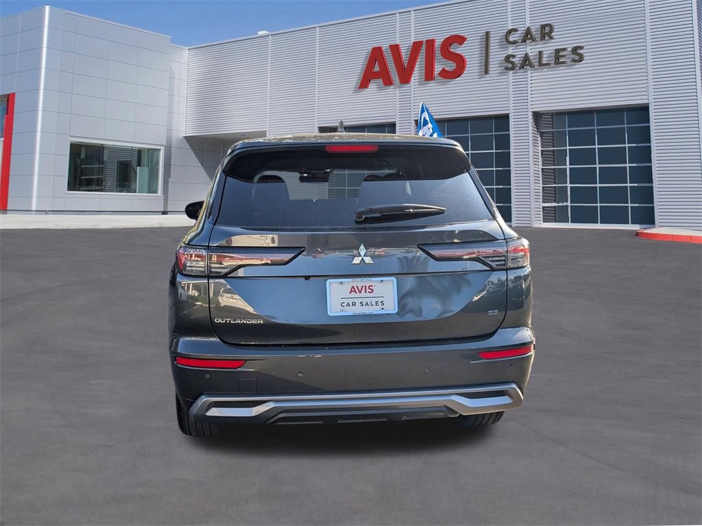 Used 2025 Mitsubishi Outlander SE image 9