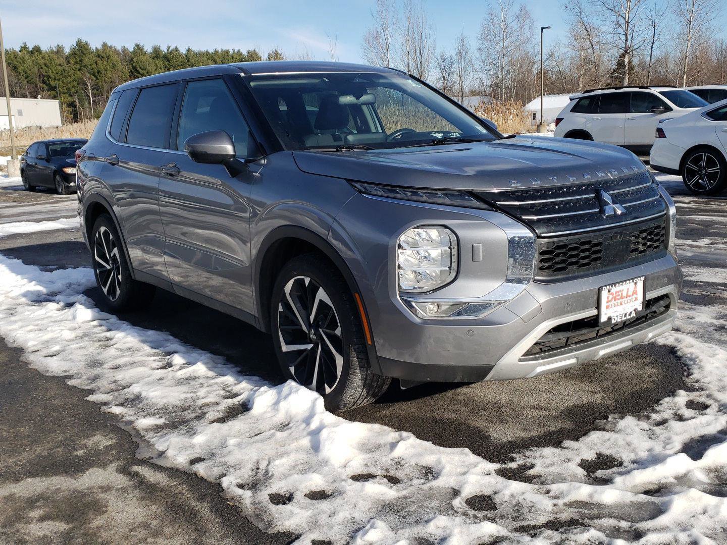Used 2022 Mitsubishi Outlander SE image 7
